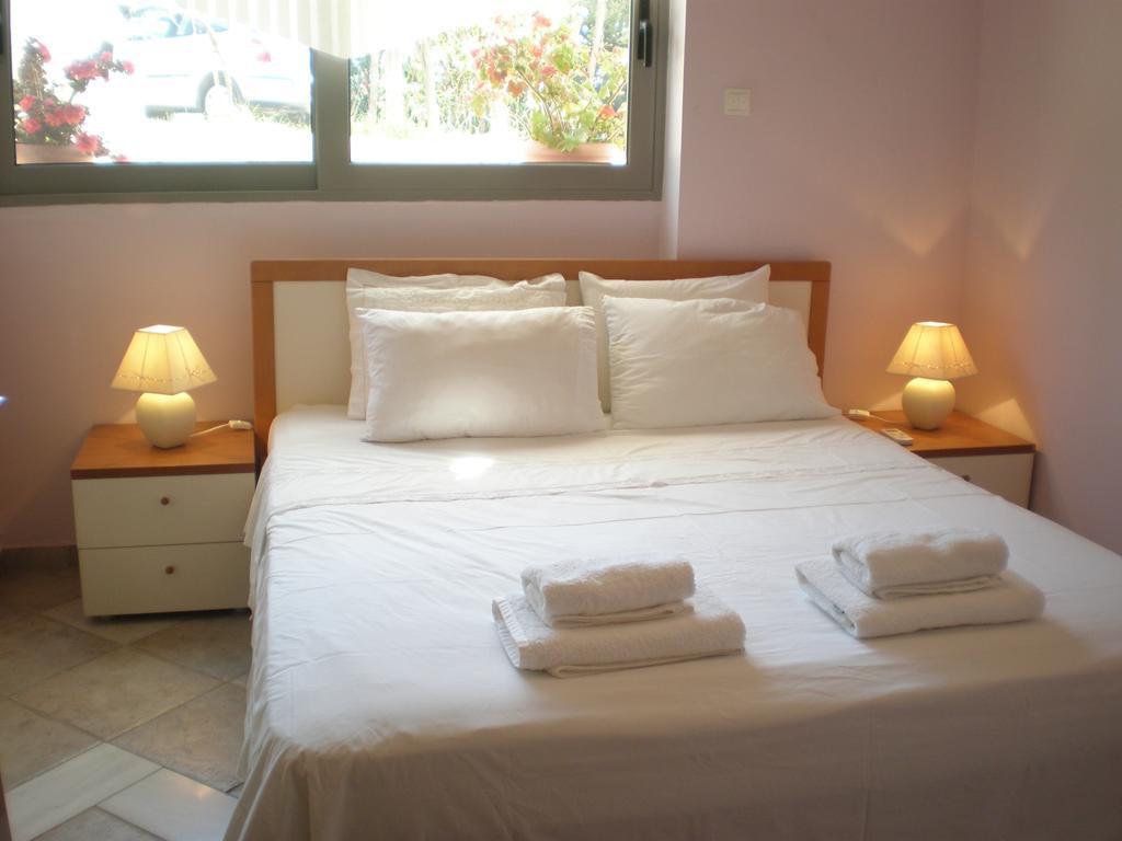 Marvelous House By The Sea Villa Vouliagmeni Lake Bagian luar foto