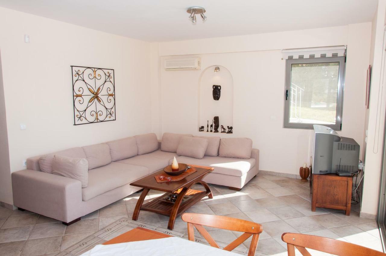 Marvelous House By The Sea Villa Vouliagmeni Lake Bagian luar foto